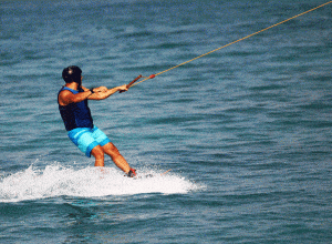 تفریحی مهیج با اسکی روی آب